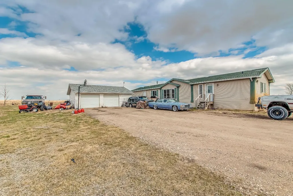 902 Range Road 65 Redcliff AB T0J 2P0
