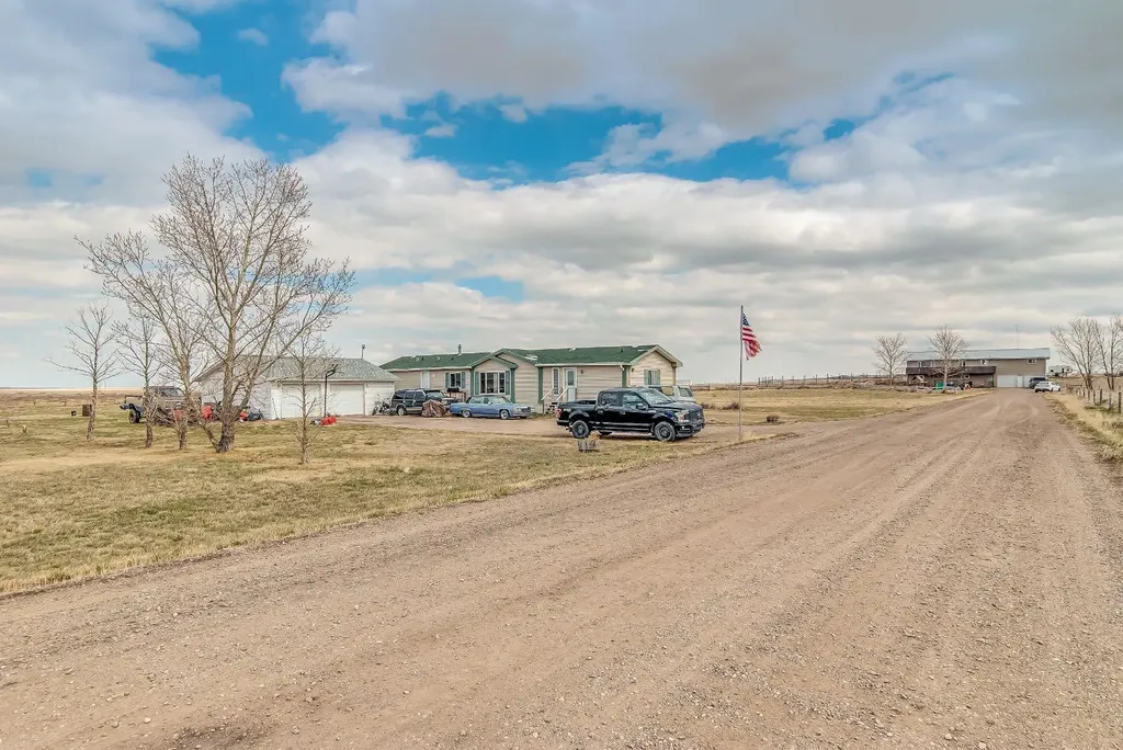 902 Range Road 65 Redcliff AB T0J 2P0