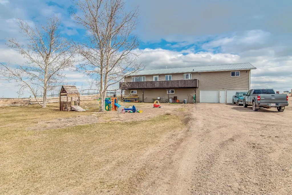 902 Range Road 65 Redcliff AB T0J 2P0