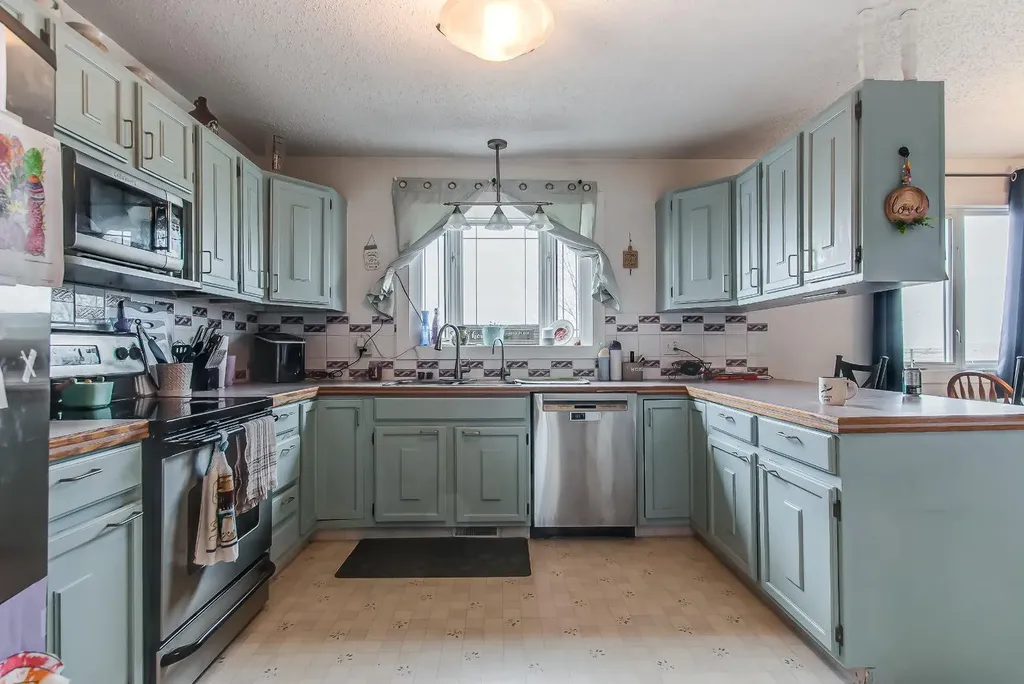 902 Range Road 65 Redcliff AB T0J 2P0