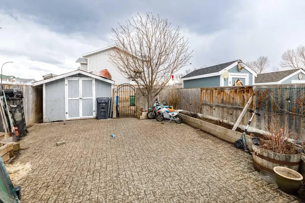 27 Kovac Red Deer AB T4P 3M6