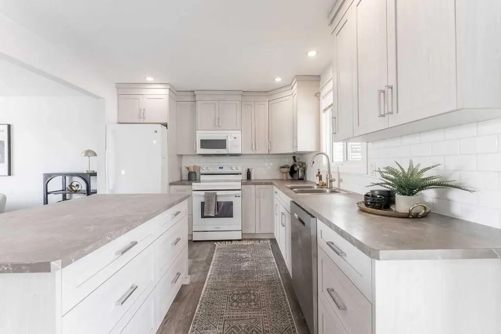 235 15 Street N Lethbridge AB T1H 2X5