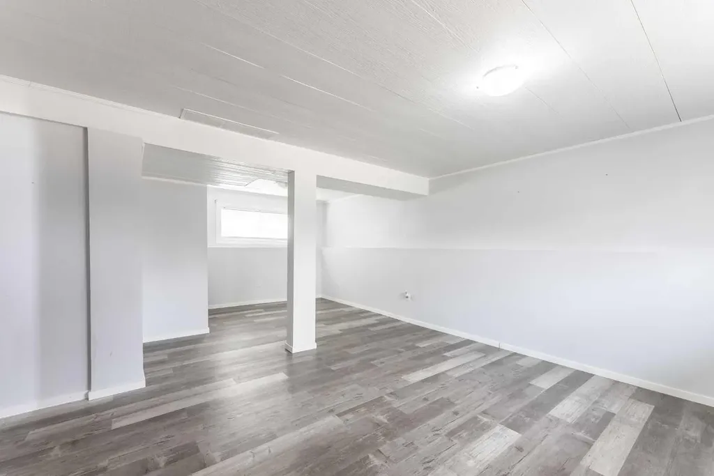 235 15 Street N Lethbridge AB T1H 2X5