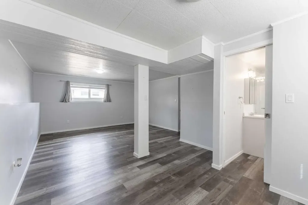 235 15 Street N Lethbridge AB T1H 2X5