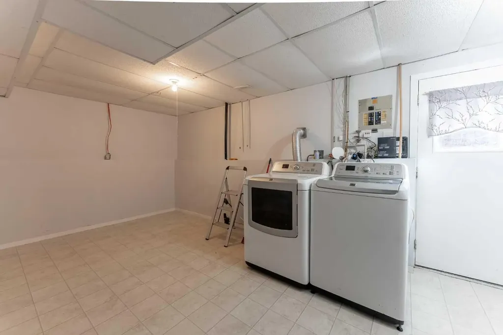 235 15 Street N Lethbridge AB T1H 2X5