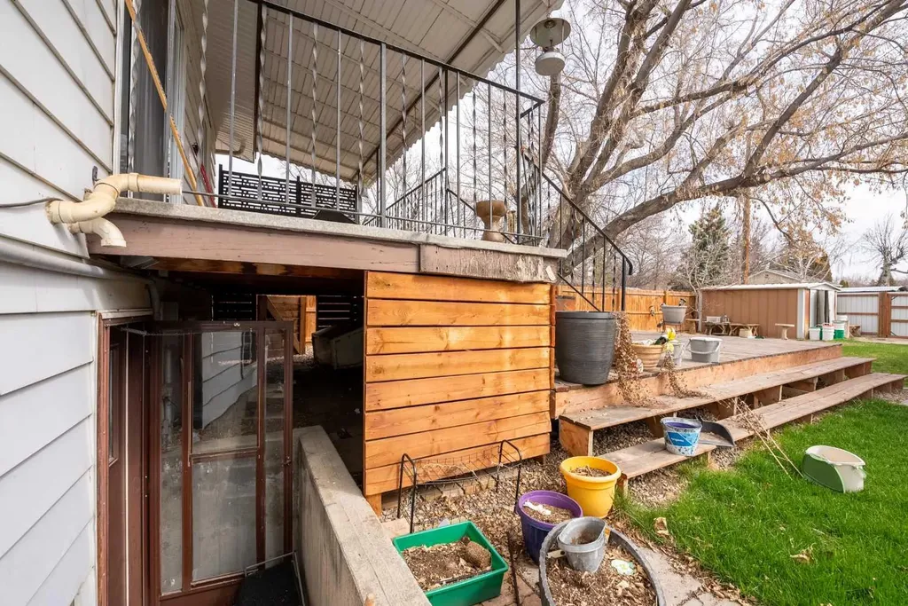 235 15 Street N Lethbridge AB T1H 2X5