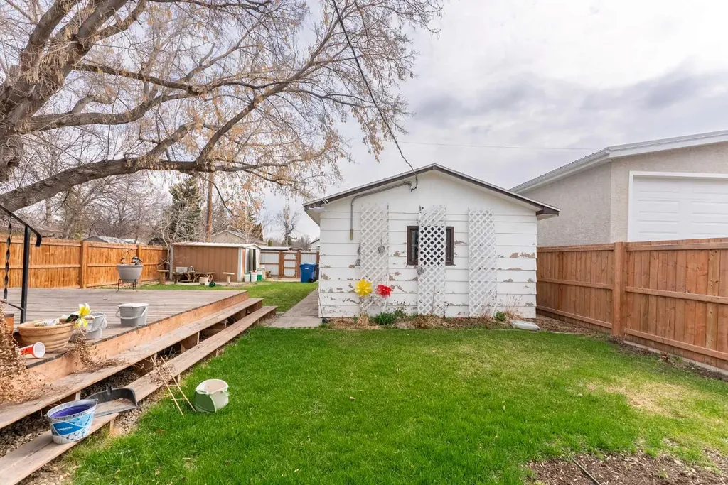 235 15 Street N Lethbridge AB T1H 2X5