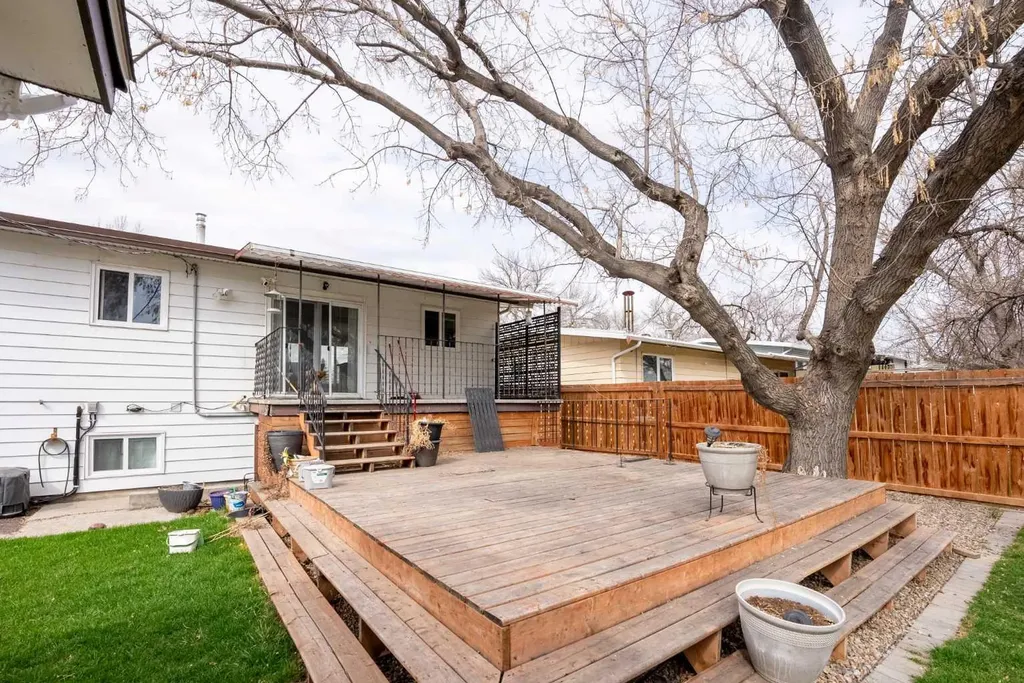 235 15 Street N Lethbridge AB T1H 2X5
