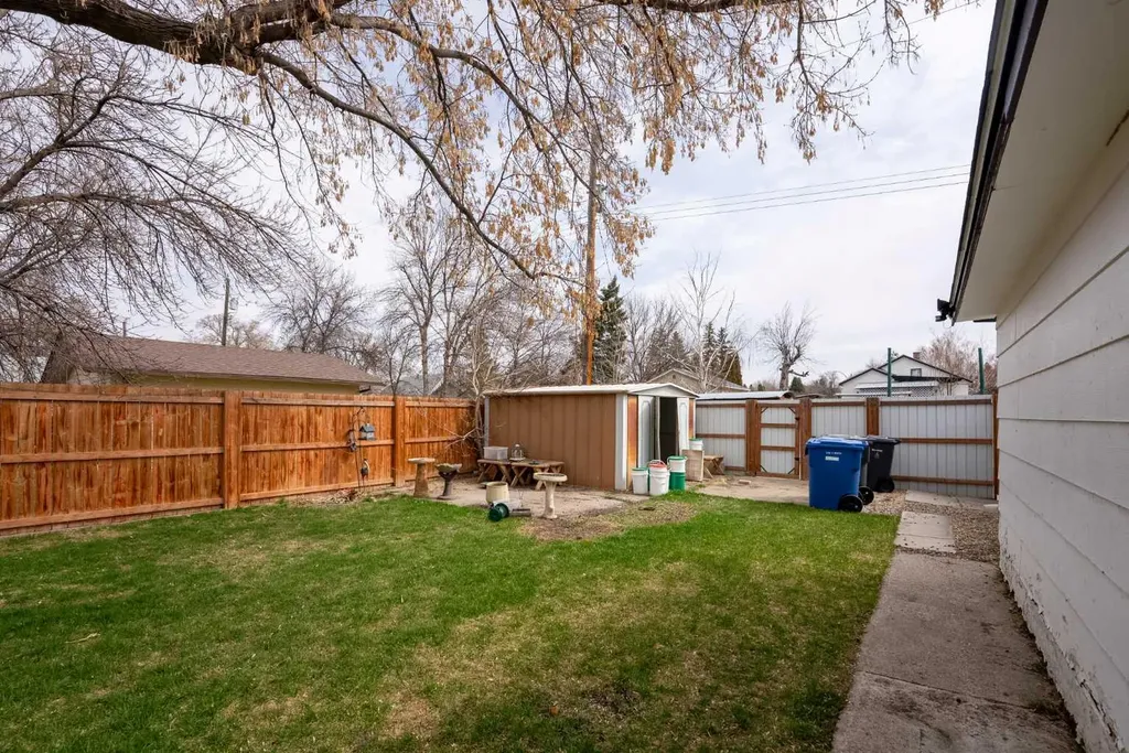 235 15 Street N Lethbridge AB T1H 2X5