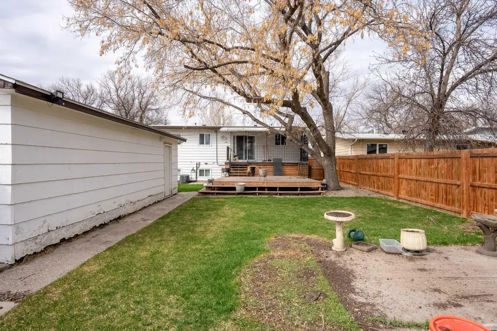 235 15 Street N Lethbridge AB T1H 2X5