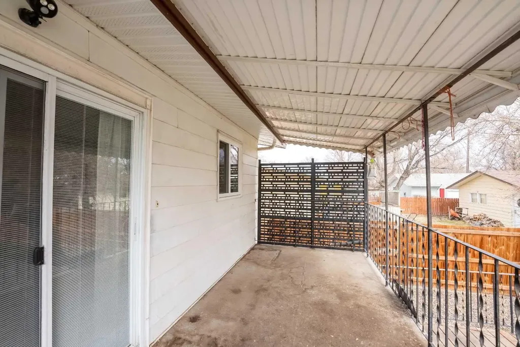 235 15 Street N Lethbridge AB T1H 2X5