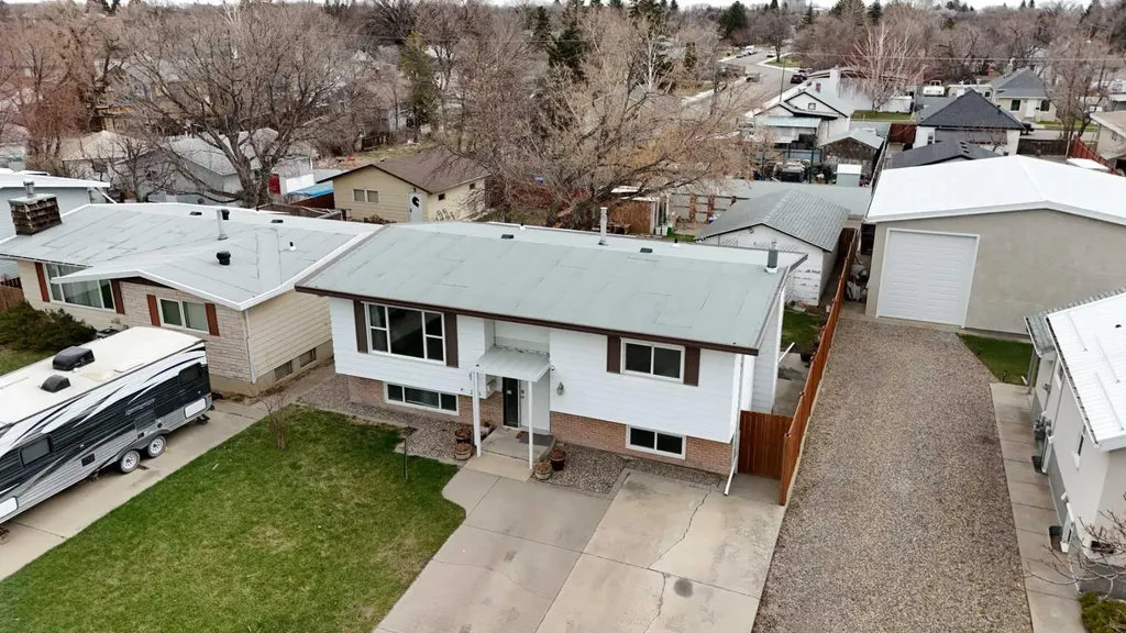 235 15 Street N Lethbridge AB T1H 2X5