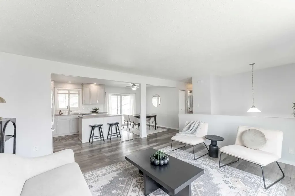 235 15 Street N Lethbridge AB T1H 2X5