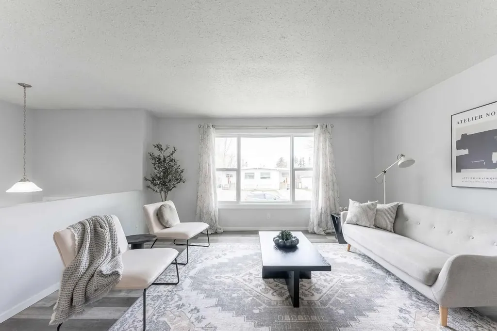 235 15 Street N Lethbridge AB T1H 2X5