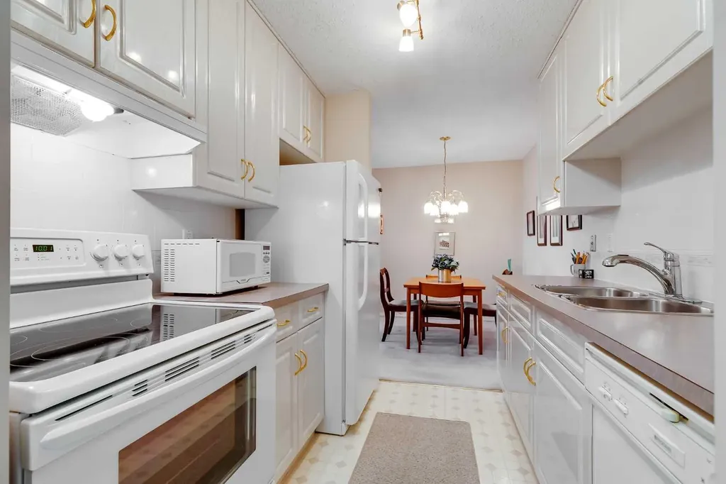 8948 Elbow Drive SW Calgary AB T2V 0H9