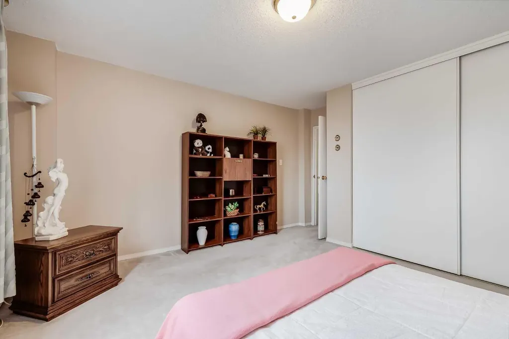 8948 Elbow Drive SW Calgary AB T2V 0H9