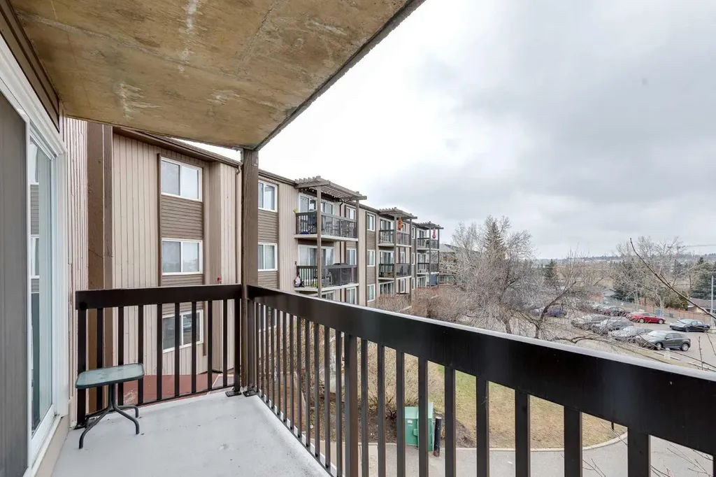 8948 Elbow Drive SW Calgary AB T2V 0H9