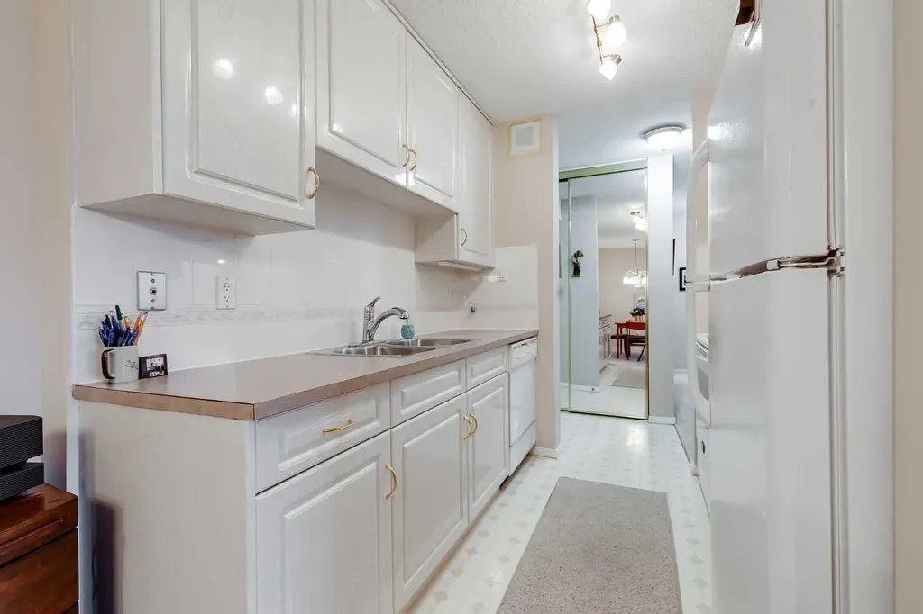 8948 Elbow Drive SW Calgary AB T2V 0H9