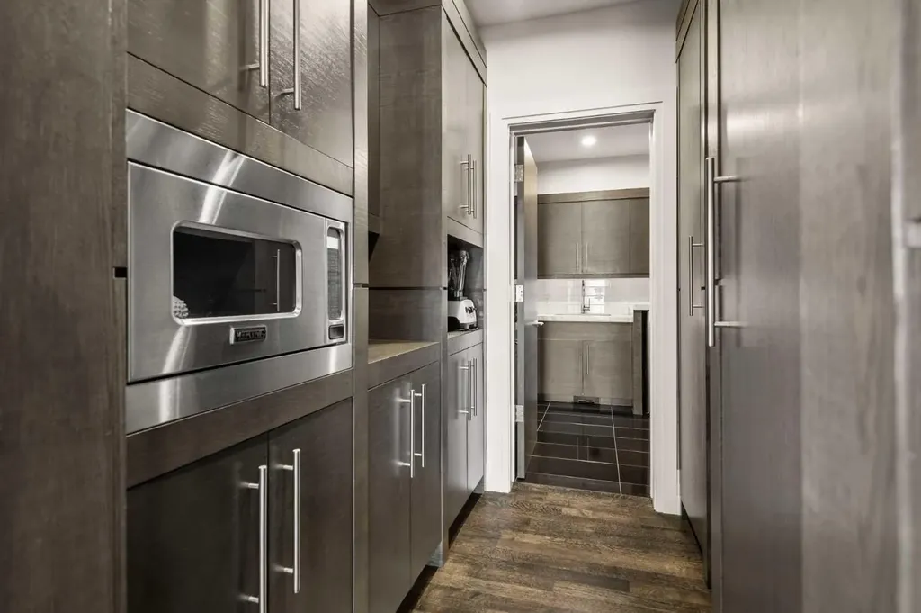 122 Aspen Ridge Place SW Calgary AB T3H0J6