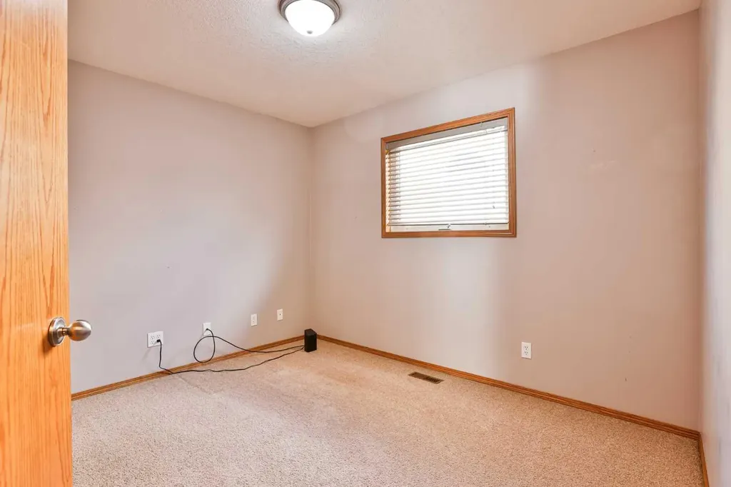 38 St James Crescent N Lethbridge AB T1H 6M5