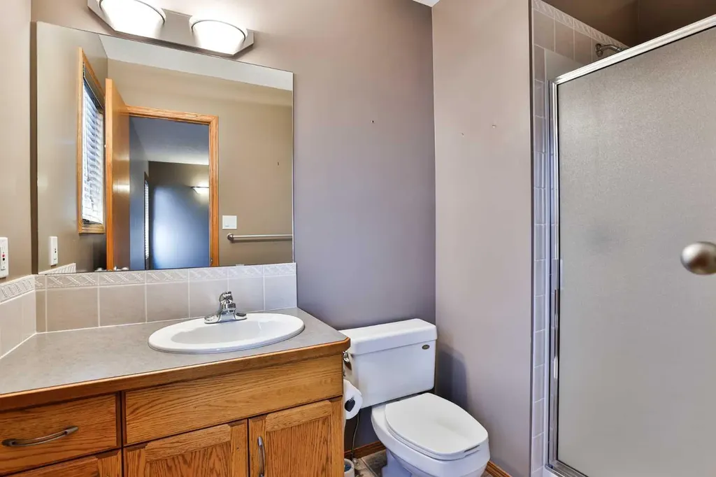 38 St James Crescent N Lethbridge AB T1H 6M5