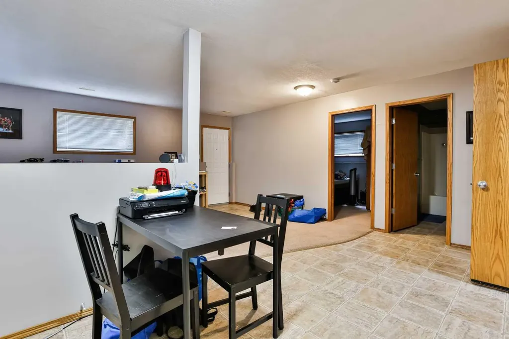 38 St James Crescent N Lethbridge AB T1H 6M5