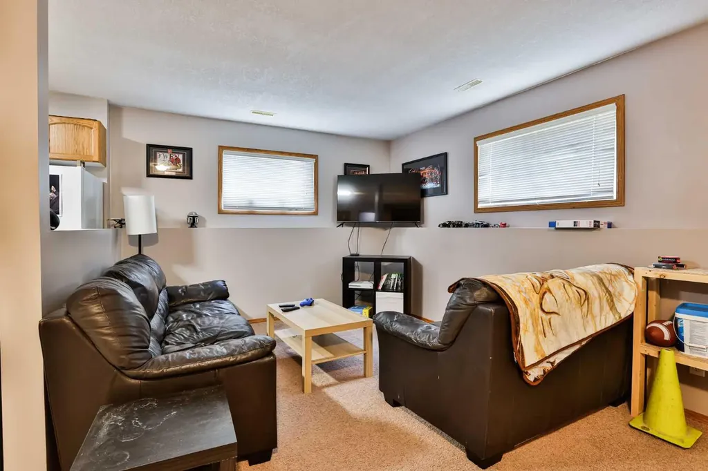 38 St James Crescent N Lethbridge AB T1H 6M5