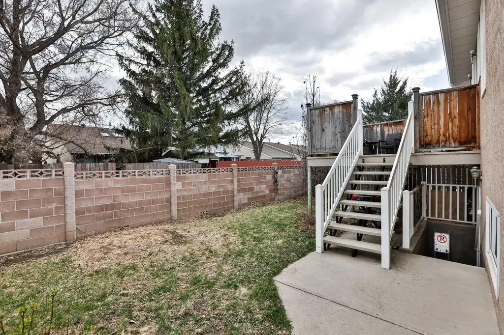 38 St James Crescent N Lethbridge AB T1H 6M5