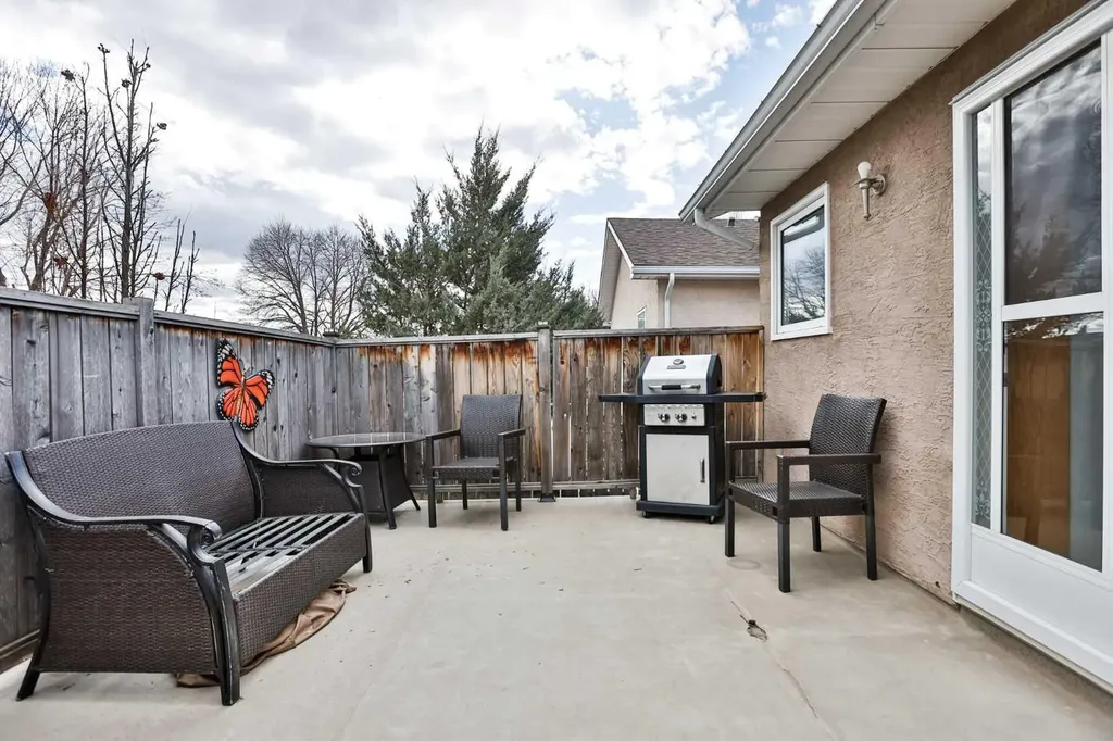 38 St James Crescent N Lethbridge AB T1H 6M5