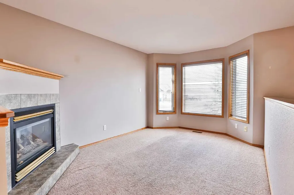 38 St James Crescent N Lethbridge AB T1H 6M5