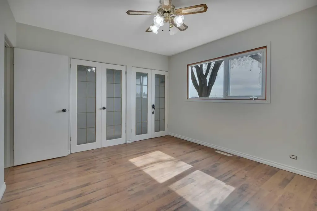 5432 46 Avenue Lacombe AB T4L 1N1