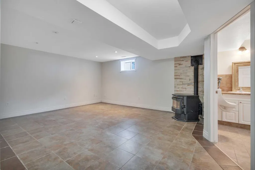 5432 46 Avenue Lacombe AB T4L 1N1