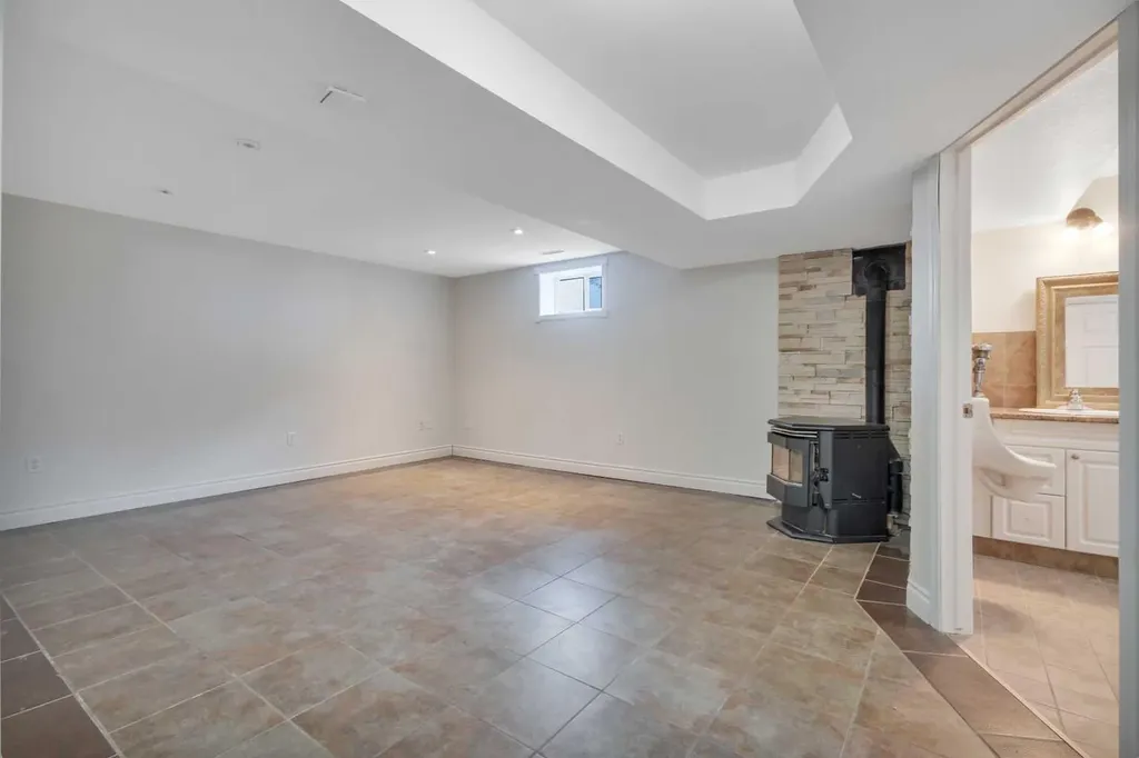 5432 46 Avenue Lacombe AB T4L 1N1
