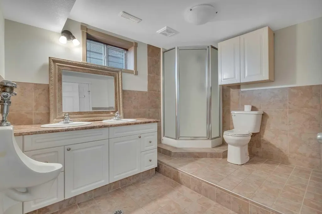 5432 46 Avenue Lacombe AB T4L 1N1
