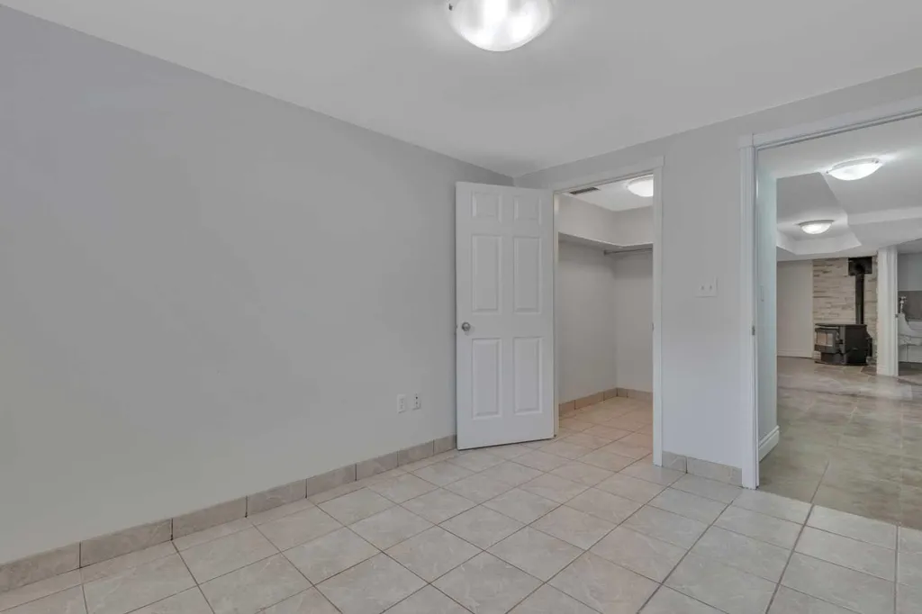 5432 46 Avenue Lacombe AB T4L 1N1