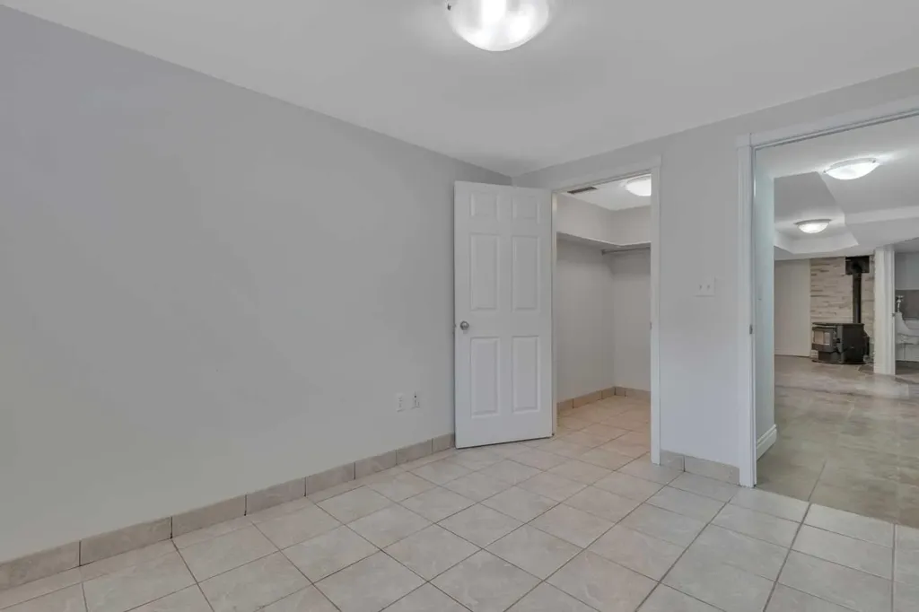 5432 46 Avenue Lacombe AB T4L 1N1