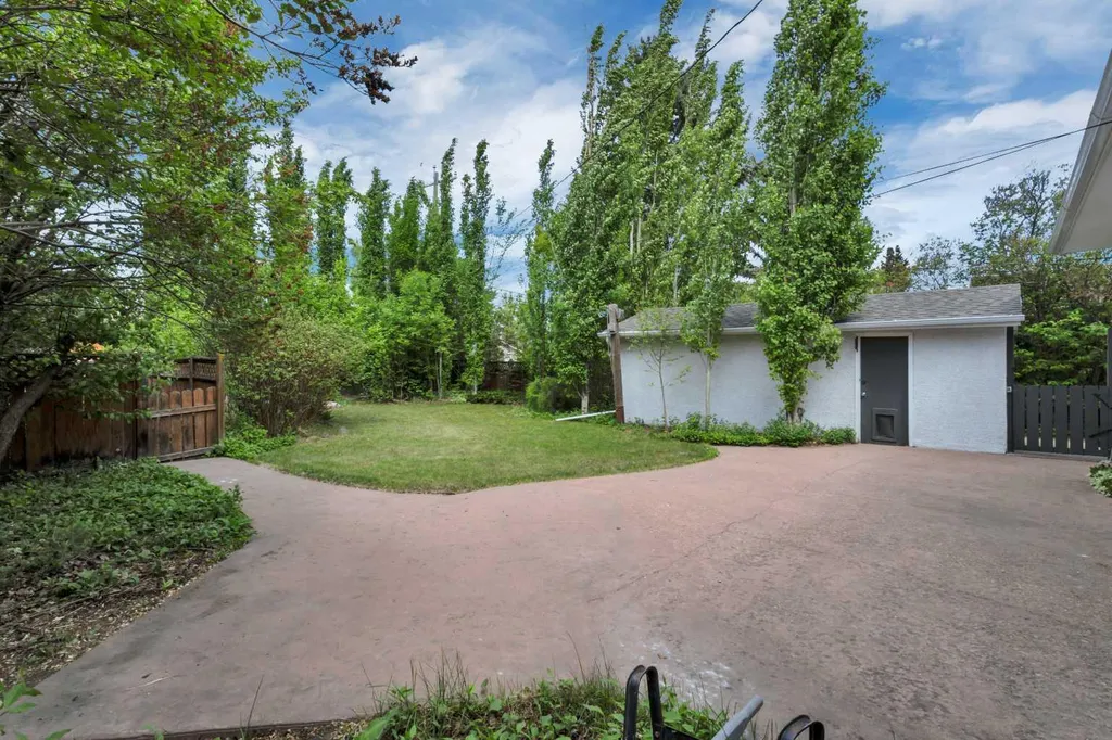 5432 46 Avenue Lacombe AB T4L 1N1