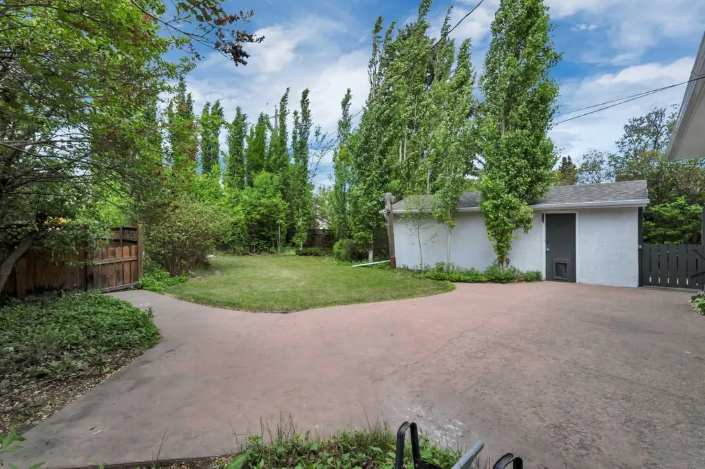 5432 46 Avenue Lacombe AB T4L 1N1