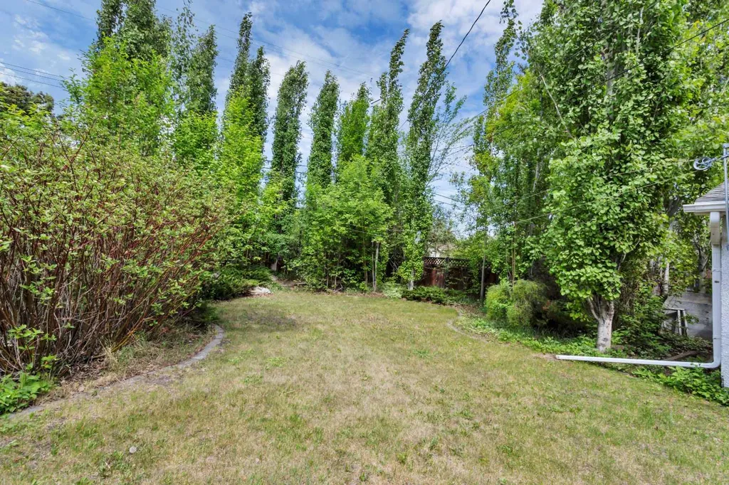 5432 46 Avenue Lacombe AB T4L 1N1