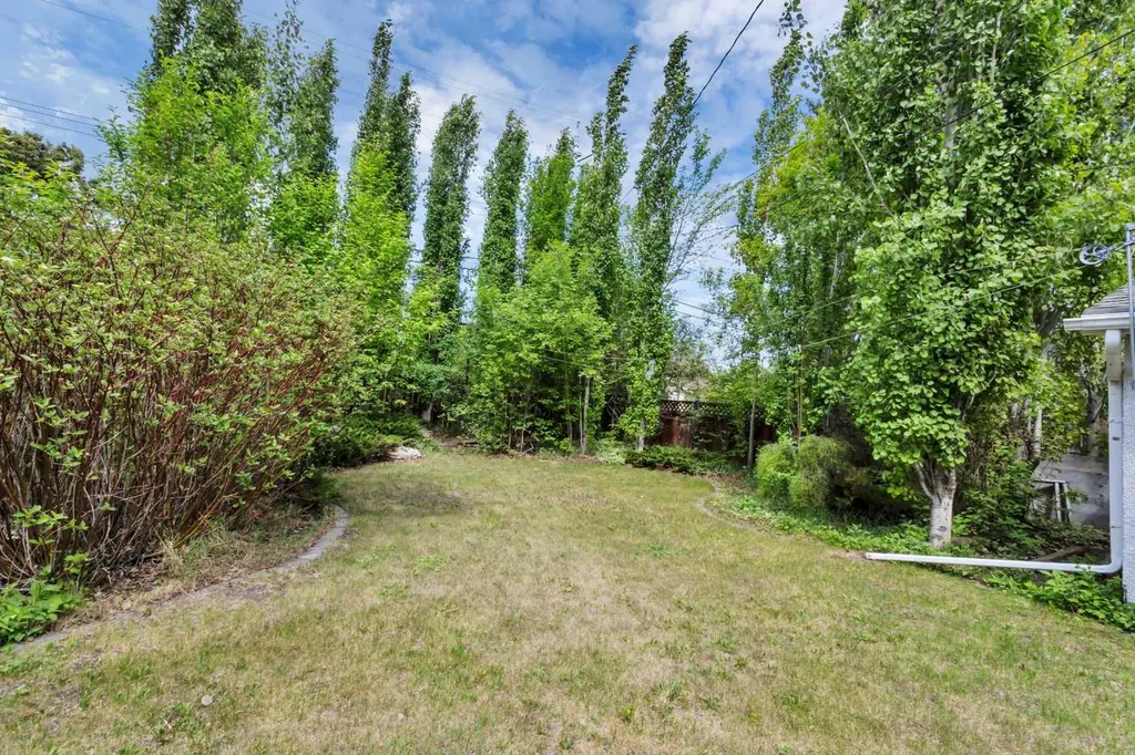 5432 46 Avenue Lacombe AB T4L 1N1