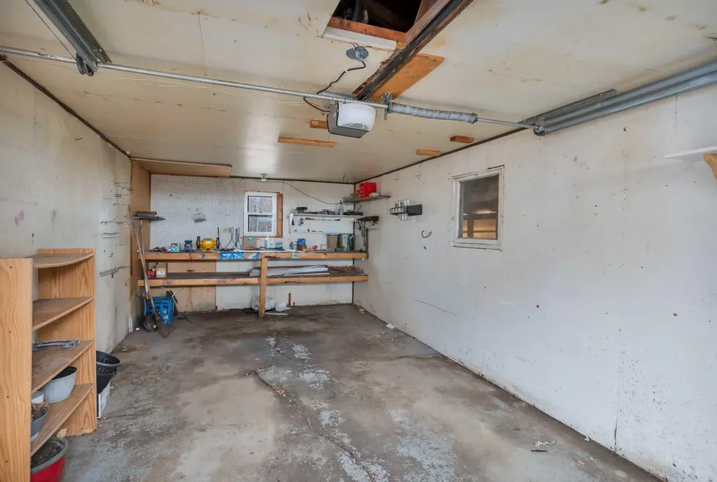 5432 46 Avenue Lacombe AB T4L 1N1