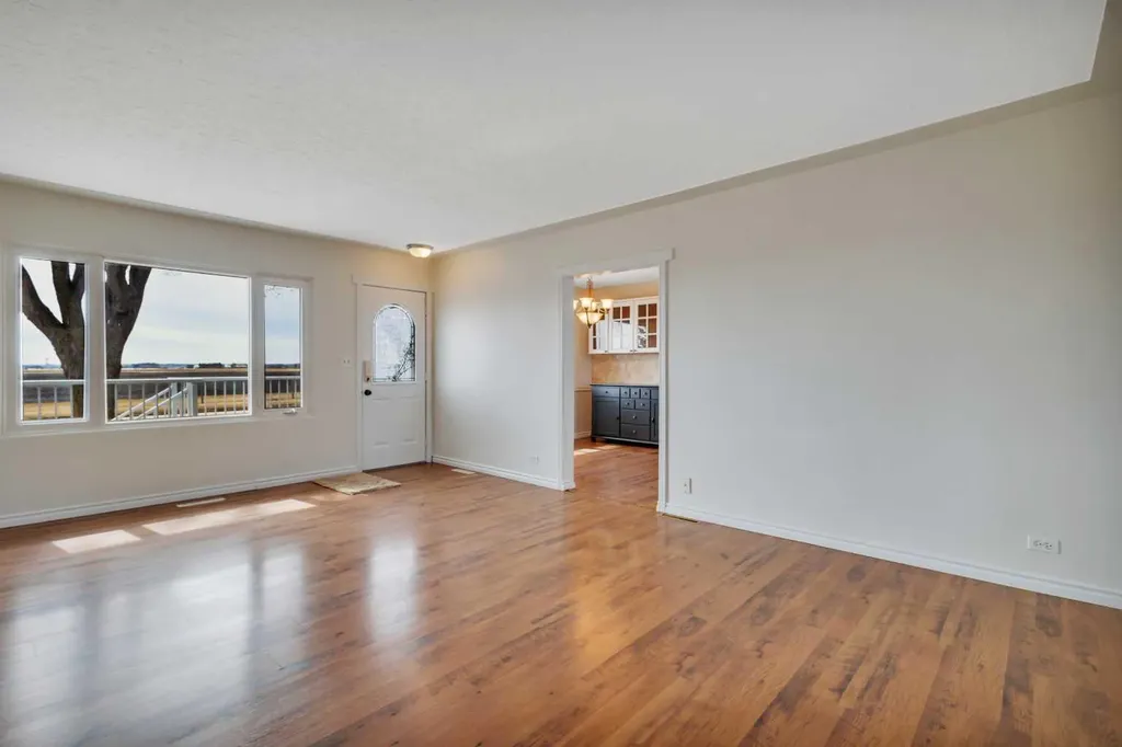 5432 46 Avenue Lacombe AB T4L 1N1