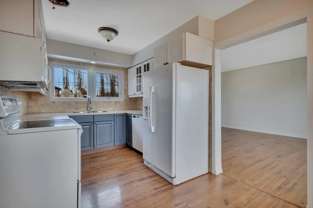 5432 46 Avenue Lacombe AB T4L 1N1