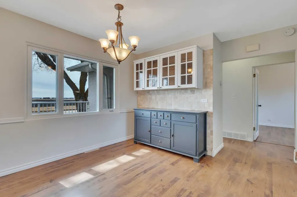 5432 46 Avenue Lacombe AB T4L 1N1