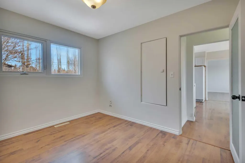 5432 46 Avenue Lacombe AB T4L 1N1