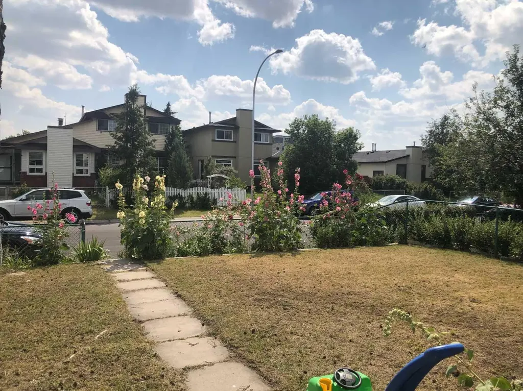 22 Whitman Close NE Calgary AB Y1Y 4H4