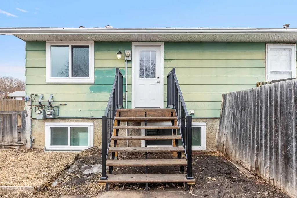 2725 47 Avenue Lloydminster SK S9V 1H3