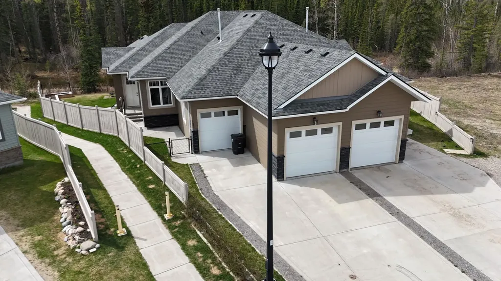 128 Berry Place Hinton AB T7V0C1