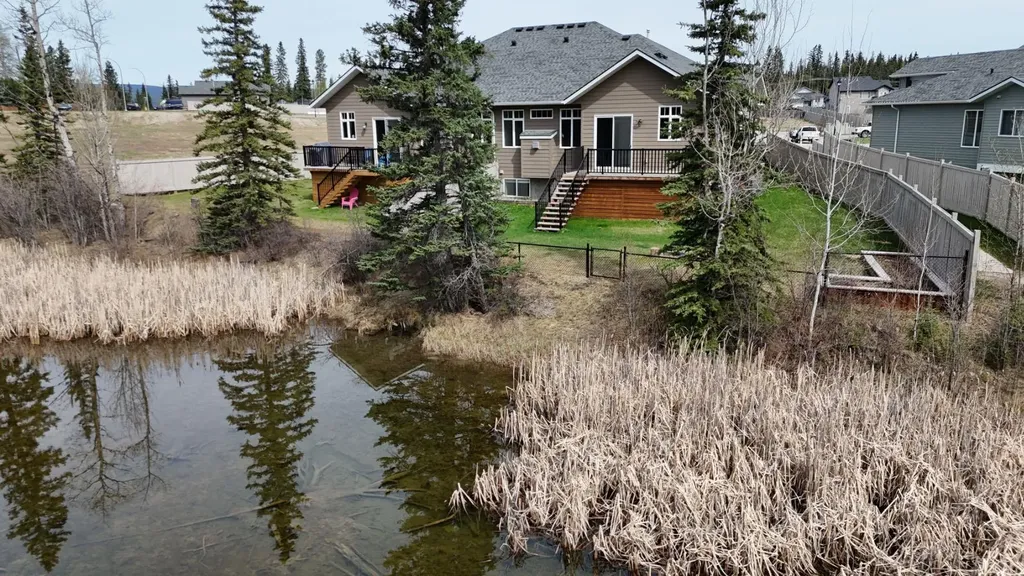 128 Berry Place Hinton AB T7V0C1