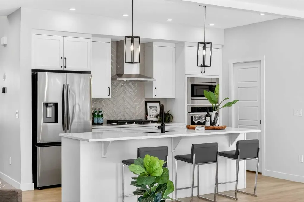 997 Alpine Drive SW Calgary AB T2Y 0Z3